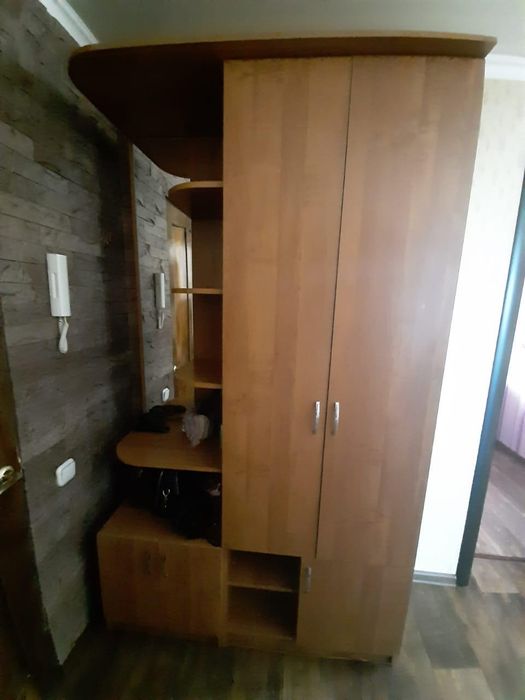 Продаю шкаф в прихожую.