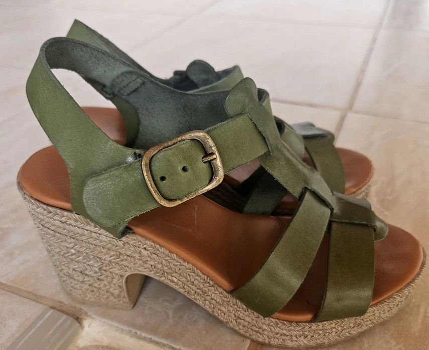 Sandale piele Rizzoli,culoare verde, marime 35, in conditii foarte bune