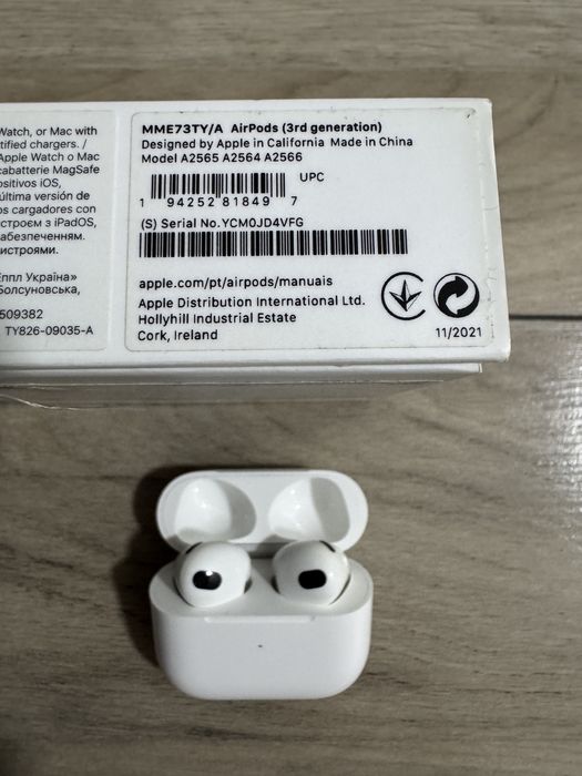 Apple AirPods Gen 3