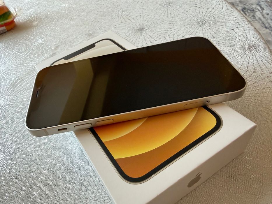 iPhone 12 - Айфон 12 бял