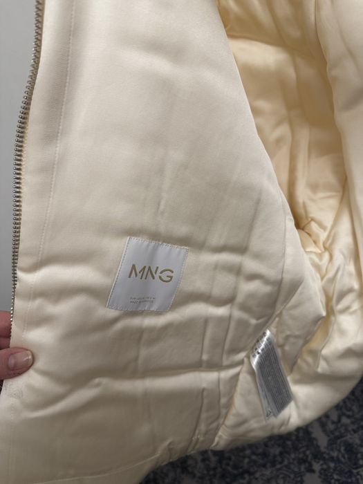 Бомбер бежевый Mango