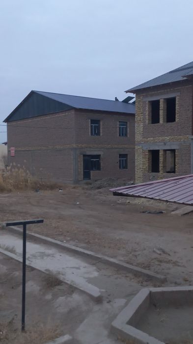 Жой сотилоди 200кв 2этож хайтек праектда 8хона 3 спални 2зал 2хол 1ошх