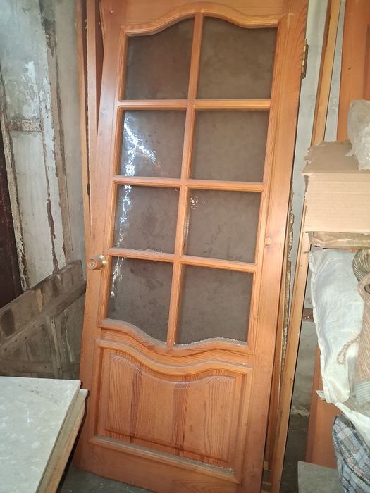 Продам двери межкомнатные дерево