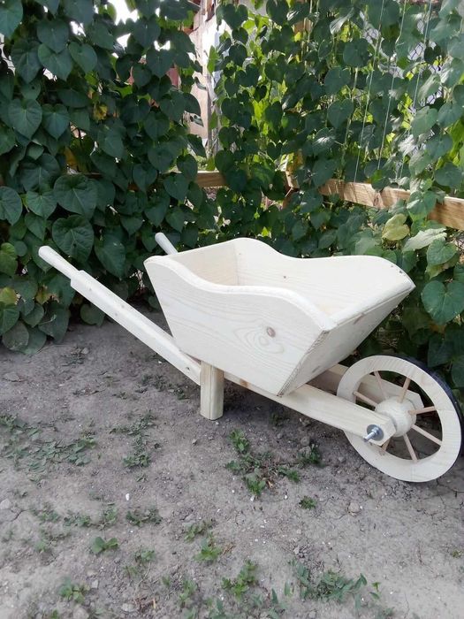 Дървени декорации за двор и градина