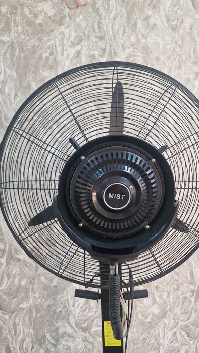 Вентилятор с распылителем воды