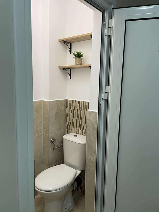 Тристаен обзаведен център