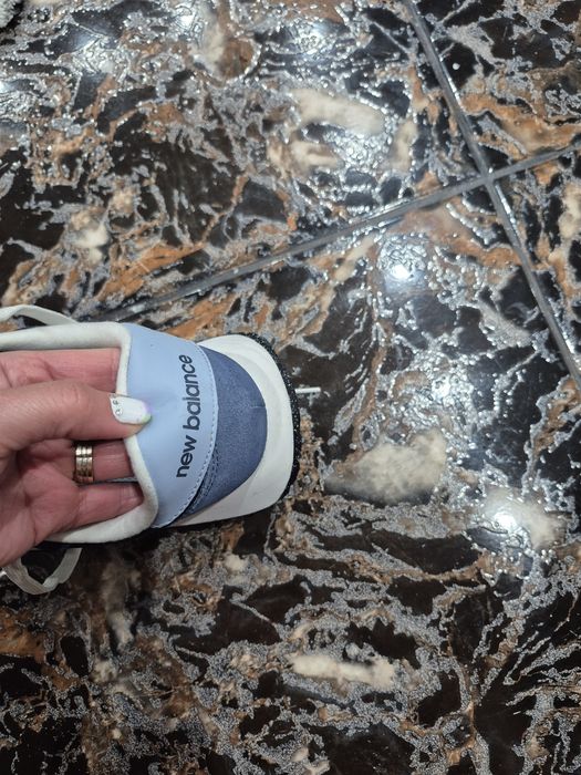 Vand Adidasi New Balance 237