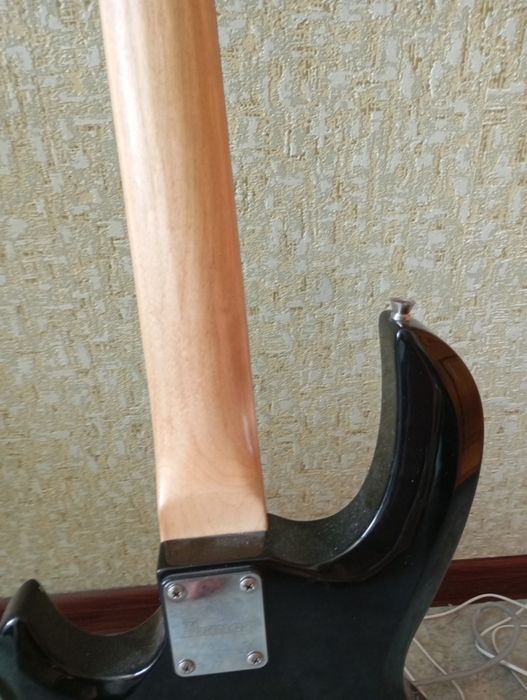 Бас гитара.4-х струнная.