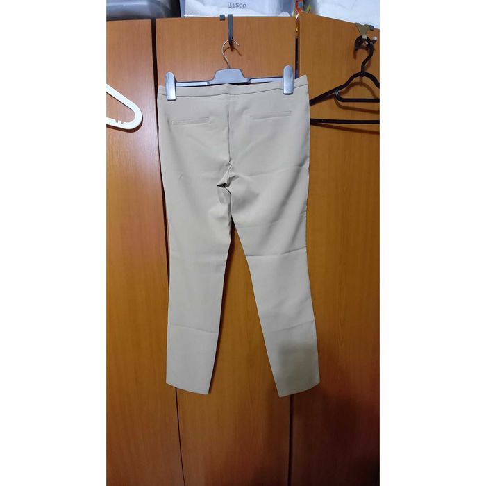 Pantaloni moderni de dama ,crem ,conici , mas. M 38-40