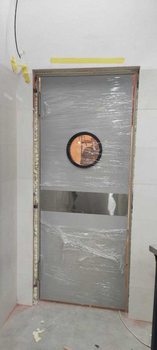 Двери маятниковые