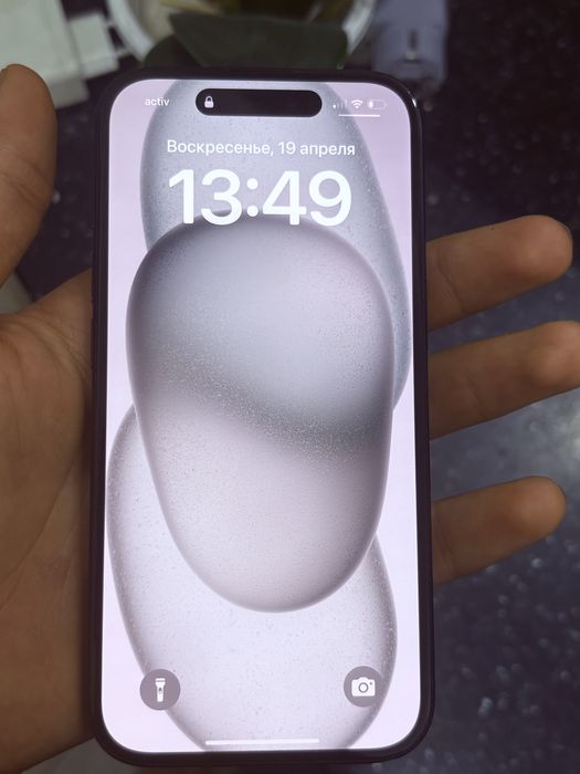Чёрный iphon 15.