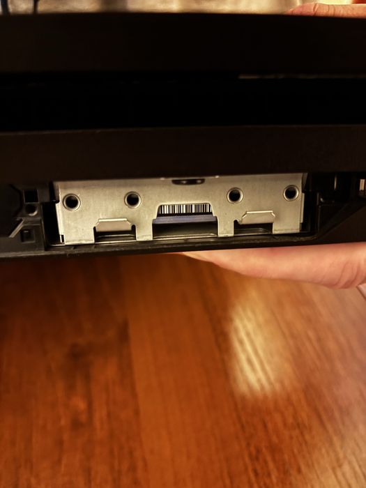 Продам PS4 PRO 1tb