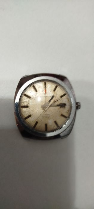 Gamudia ceasb bărbătesc automatic .