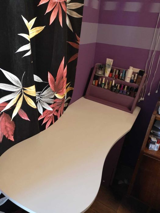 Маса / Бюро за маникюр