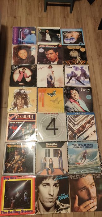 Vând viniluri cu muzică veche