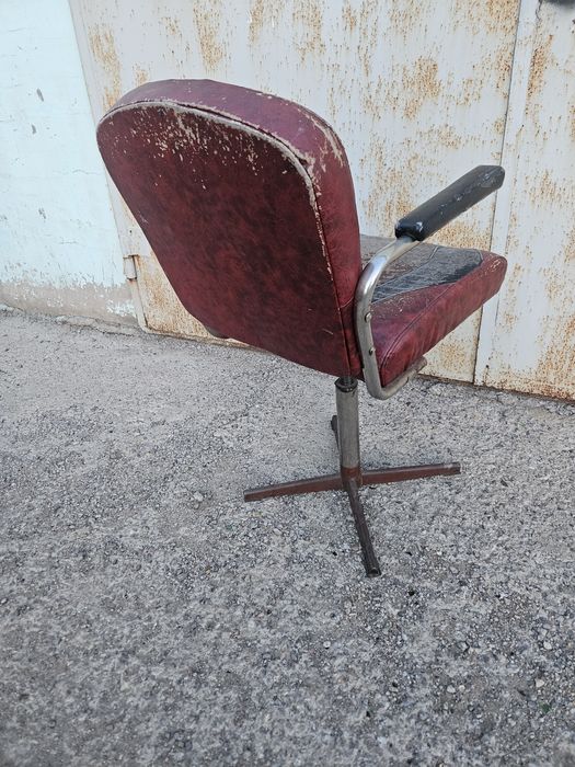 Продаю кресло парикмахерское