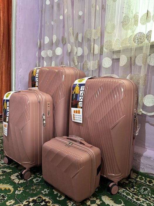 Комплект чемоданов