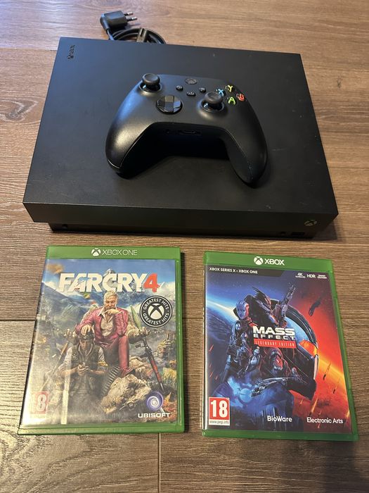 Consola Xbox One X cu cutie - X-box + 2 jocuri