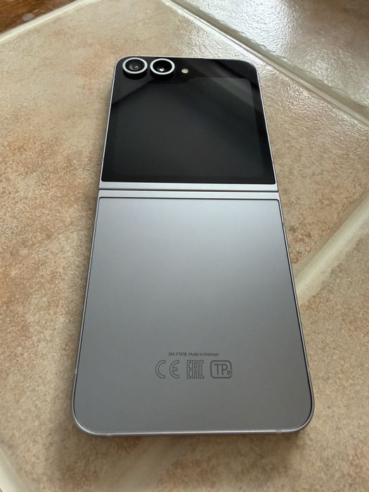Samsung Galaxy Z Flip 6