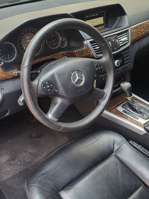 Vând Mercedes E200