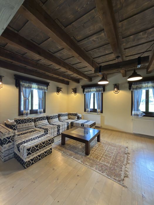 Cabana de inchiriat la poalele muntilor Piatra Craiului