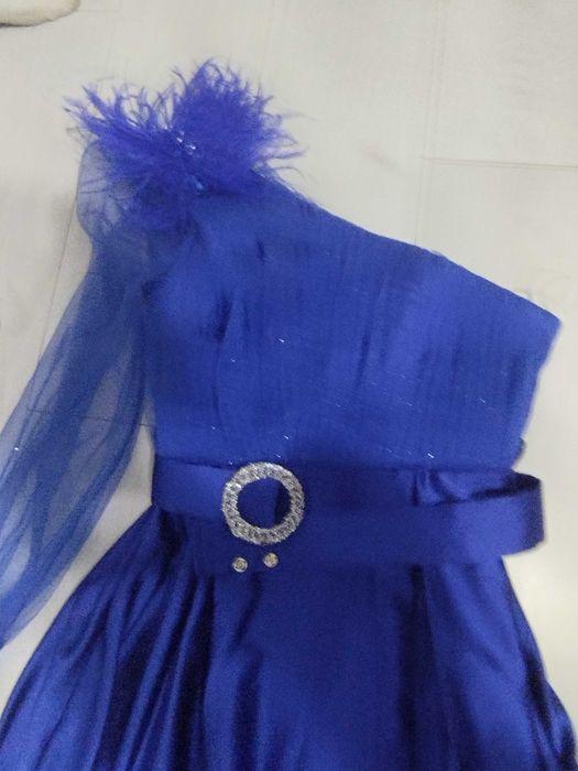 Роклите са носени по няколко часа