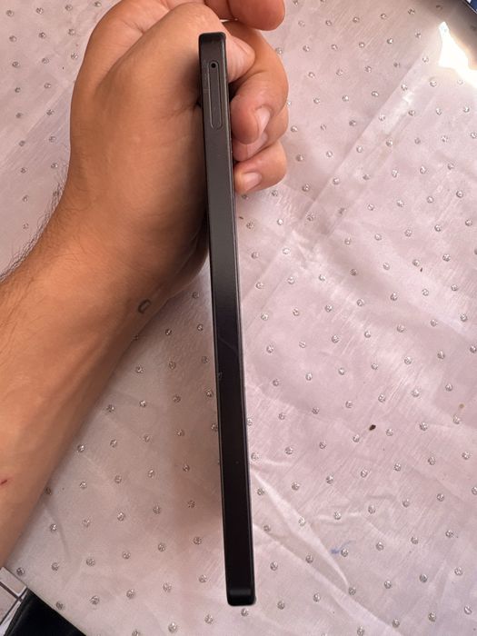 Dau la schimb două telefoane Samsung A17 5G. +  iPhone 16 baterie 94%  GB128 dacă e ceva mai bun le dau pe amândouă la schimb