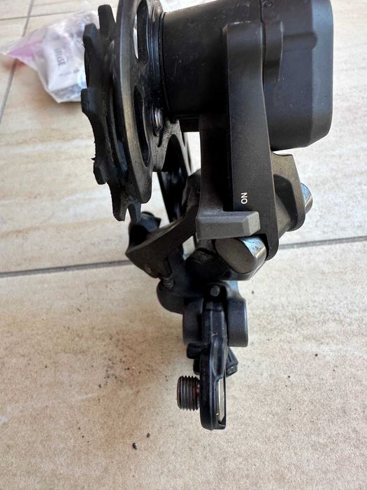 1х11 мини-групсет Shimano GRX 810 / 812 (курбел, дерайльор, дясна команда, касета) за гравел