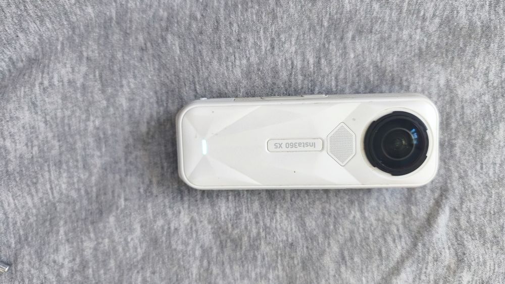 Vand cameră Insta360