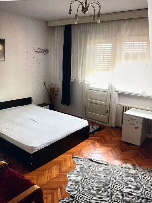 Ofera o camera mare spre inchiriere zona Lipovei