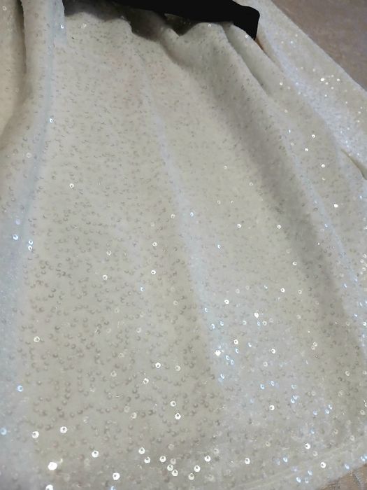 Ефектна рокля с пайети