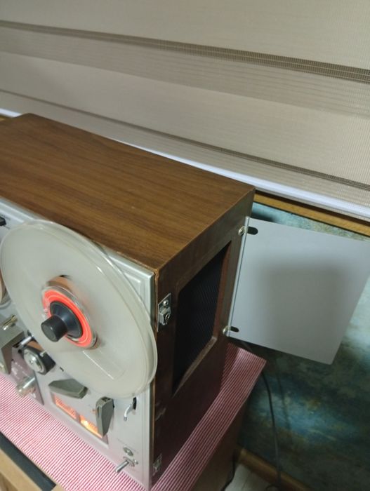 Magnetofon    Akai  1710 pe lampi si difuzoare vintage