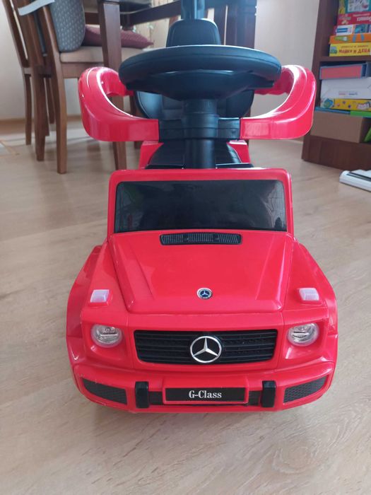 Червен Мерцедес G350 с дръжка и сенник