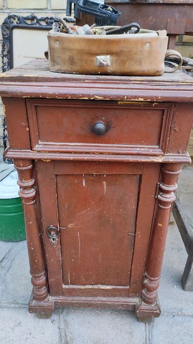 Тумбочка стариная