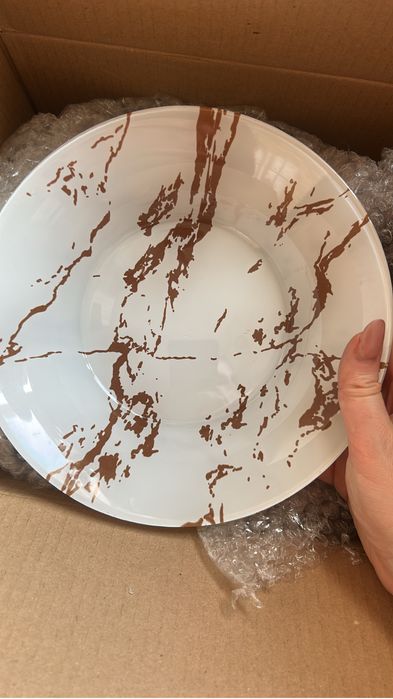 Новые глубокие тарелки в коробке, не распечатанные