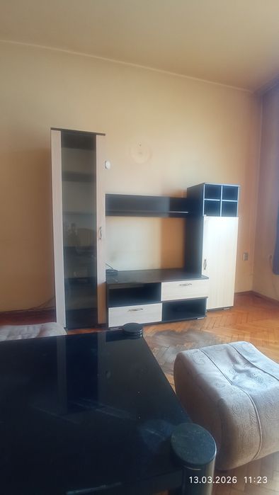 Спалня комплект с 2 трикрилни гардероби