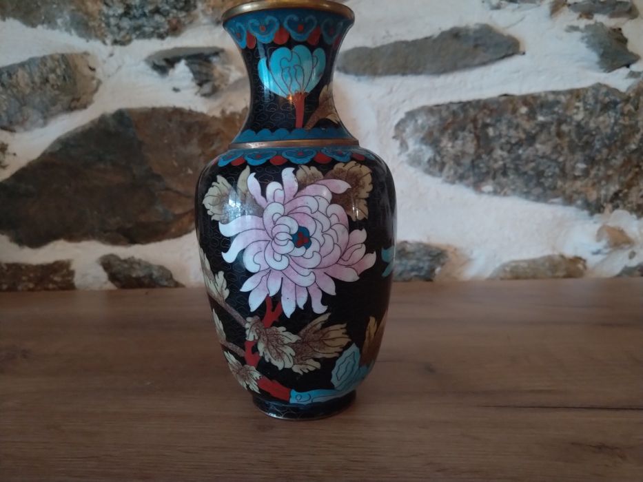 Продавам антикварна ваза бронз месинг клетъчен емайл