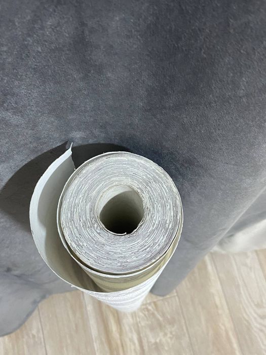 Обои новые, использовали только 1 метр