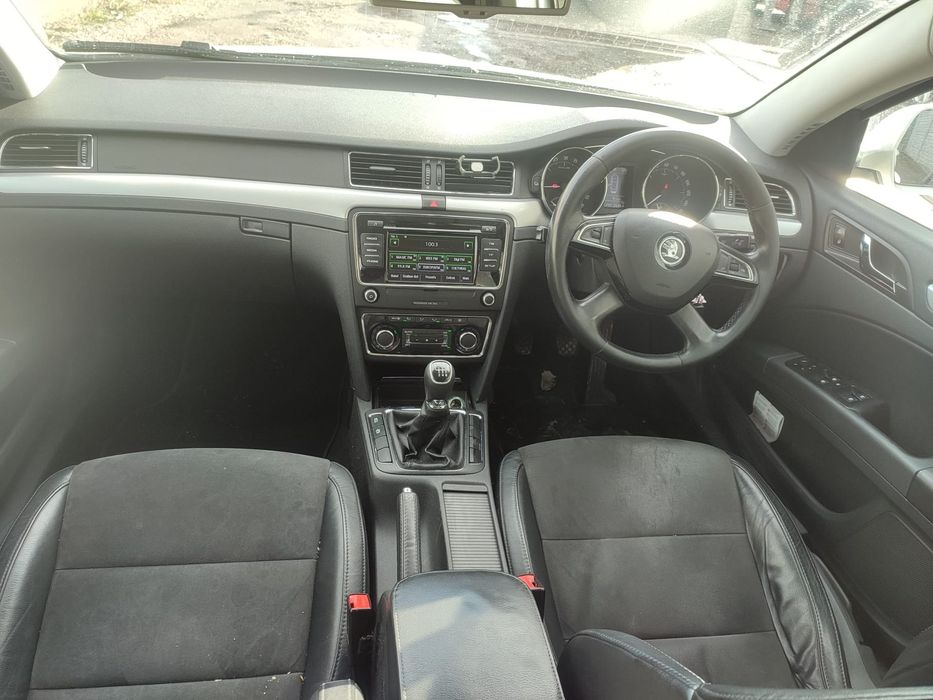 Usa fata stanga/Usa spate stanga Skoda Superb 2.0 TDI