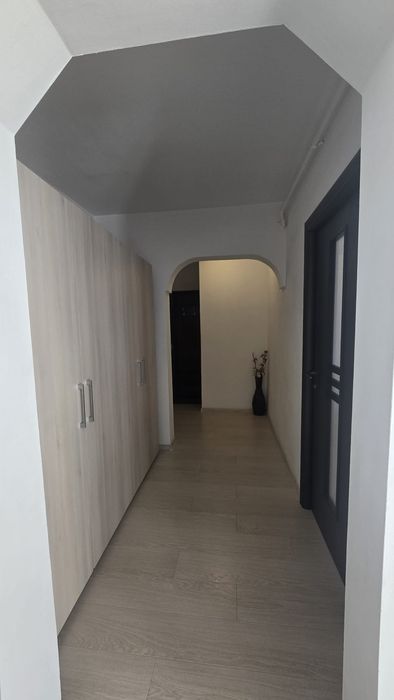 Inchiriez apartament 3 camere zona TBC