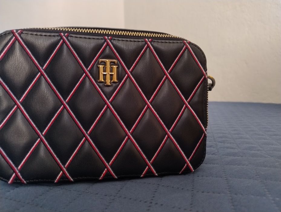 Tommy Hilfiger чанта