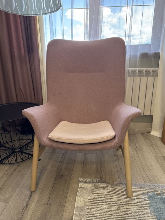 Кресло IKEA розовый