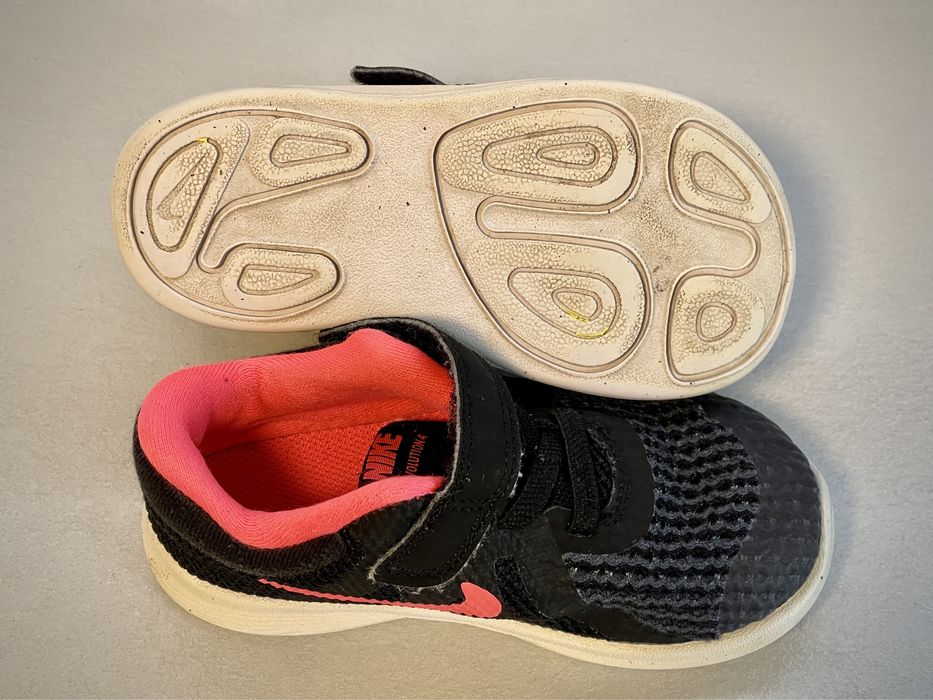 Adidasi NIKE, marime 23 !!