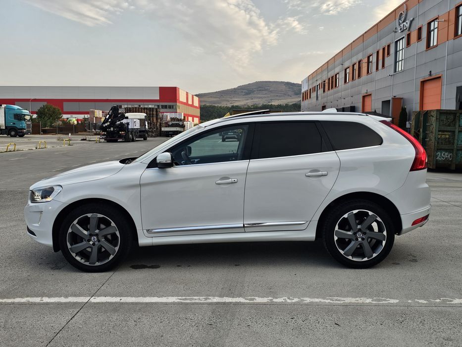 Volvo XC60, 2.4 Diesel  215CP 4x4 Xenon  Led Trapă  Piele  Distributie schimbata Jante  Cârlig  Camera  Posibil Rate *