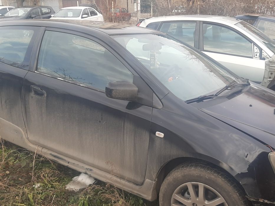 Хонда  сивик 1 .7дизел.2005год.перфектен двигател,скорости,радиатори