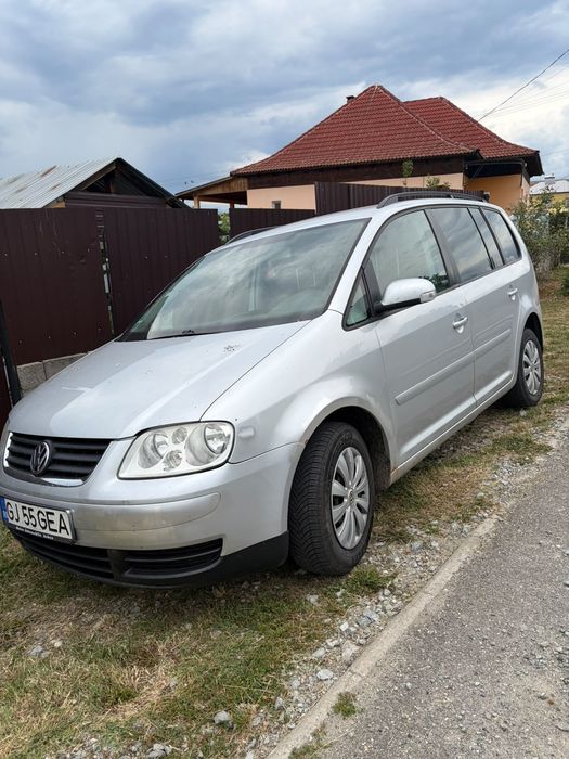 VOLKSWAGEN Touran