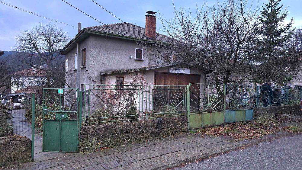 Продава се Къща в Брезник - 220 кв.м за 348 €/кв.м - Снимка #4