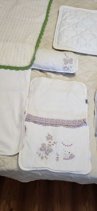 Детски чаршафи 4 комплекта + още детски неща