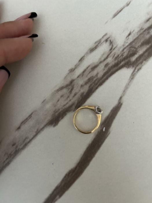 Продам или обмен кольцо 750 пробы с бриллиантом