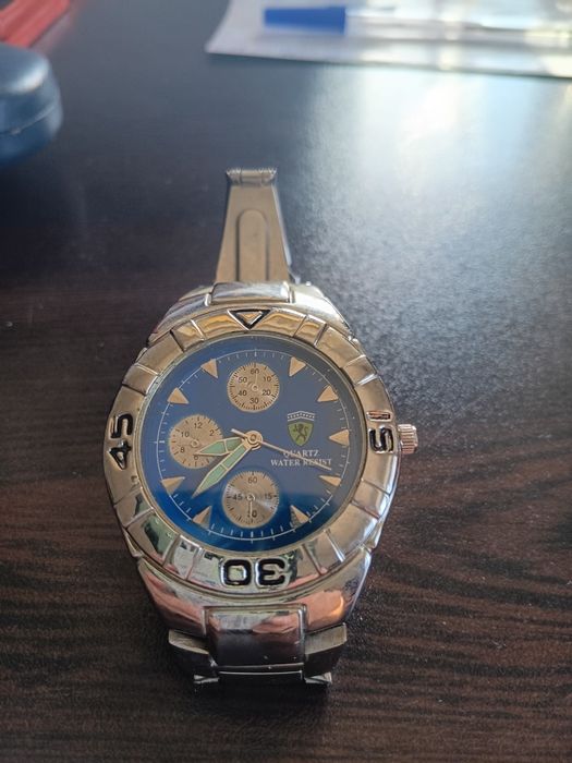 Часовник Ферари. Японски механизъм.Нова батерия.